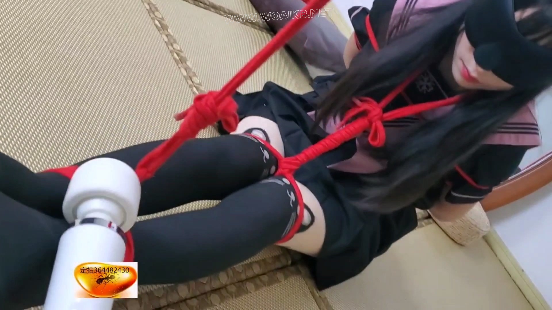 小美奴洋洋紧缚游戏 紧缚的美奴洋洋只好用小脚翻牌陪主人玩牌、输了要小脚捶背、 预览图
