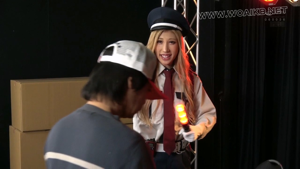 地下アイドル握手会の女性警備員 渋谷華 封面图