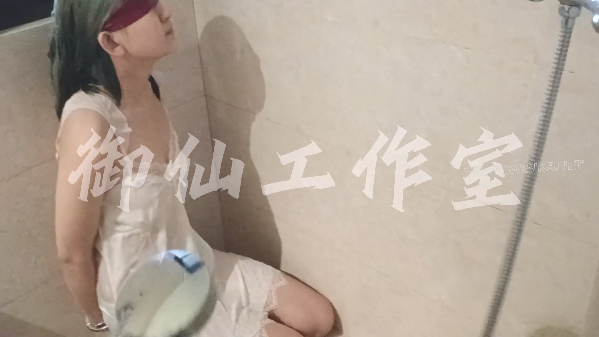 狗笼式捆绑，湿身诱惑！ 预览图