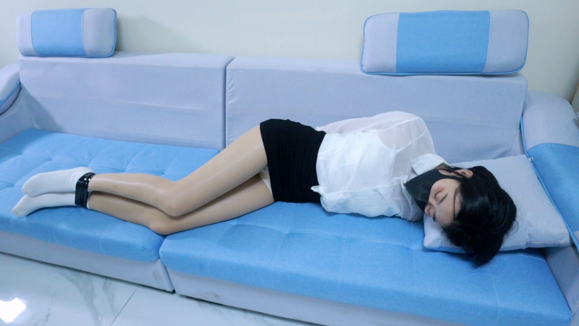 《少女的家教劫难》lo制服，无内肉丝，蛋蛋强塞，棒棒蹂躏，双重刺激，原味堵嘴， 预览图