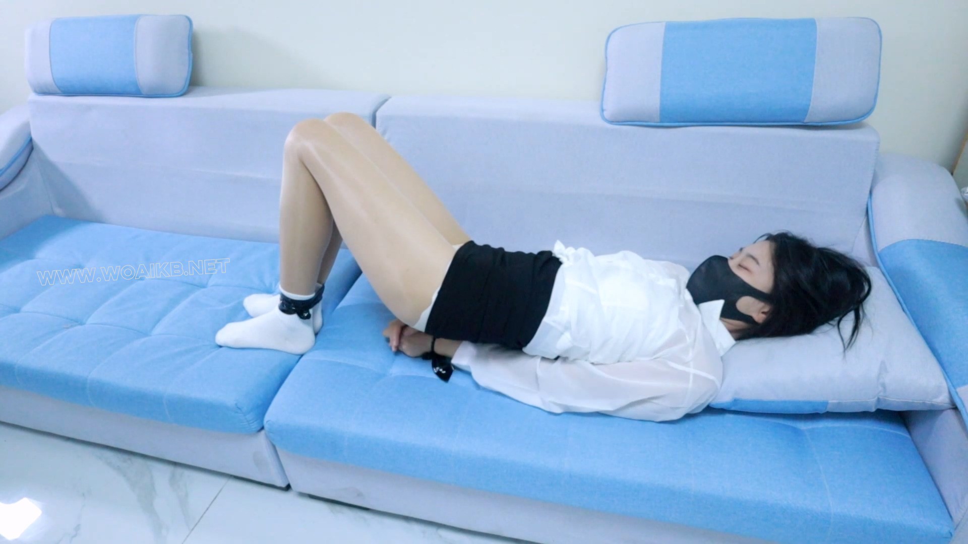 《少女的家教劫难》lo制服，无内肉丝，蛋蛋强塞，棒棒蹂躏，双重刺激，原味堵嘴， 预览图