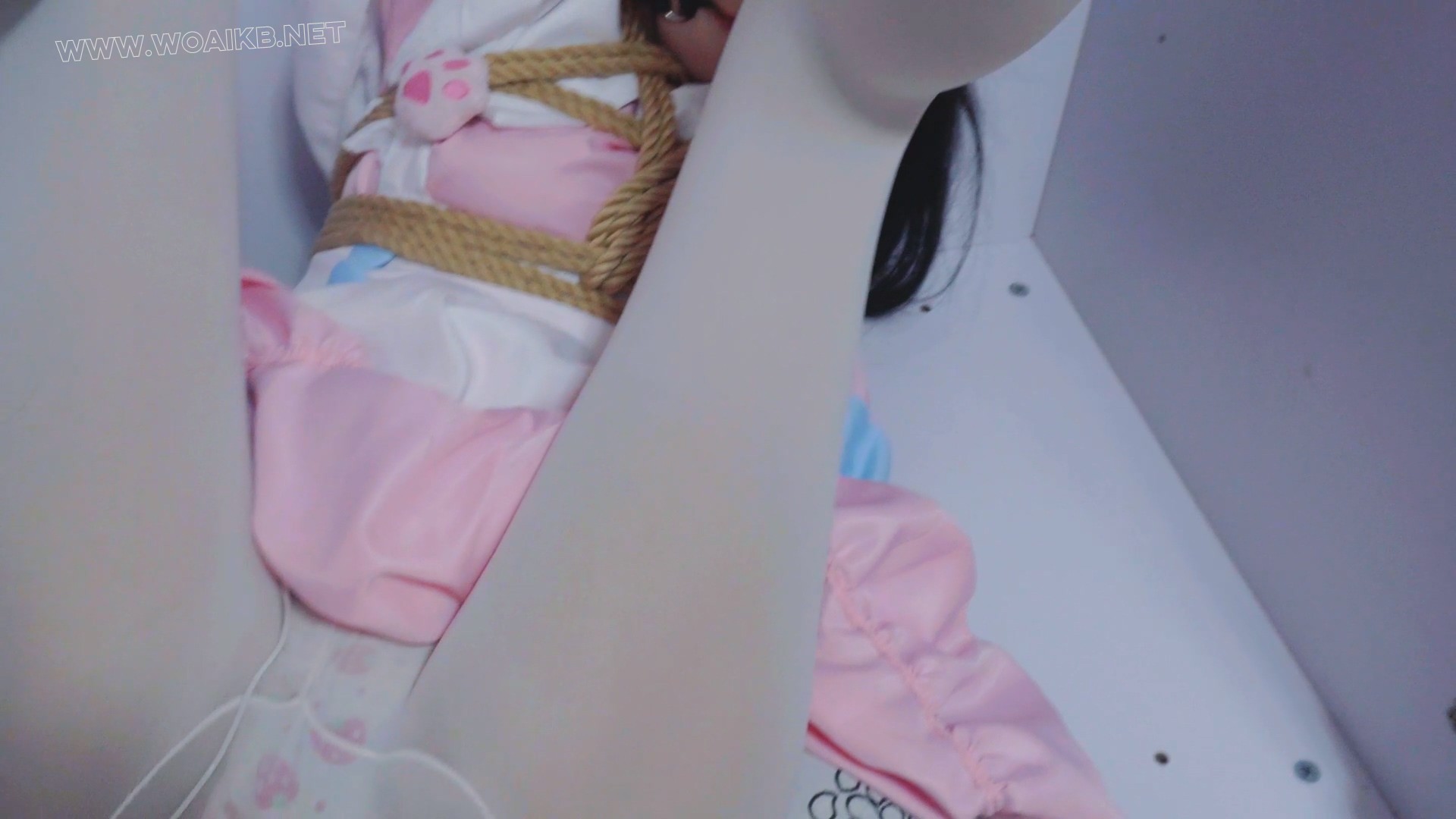 囚禁白丝女仆，捆绑于衣柜之中 预览图
