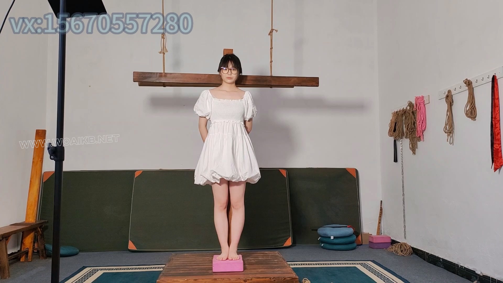 18岁女高中生十字架捆绑，捆绑，挠痒，玩弄，g潮 预览图