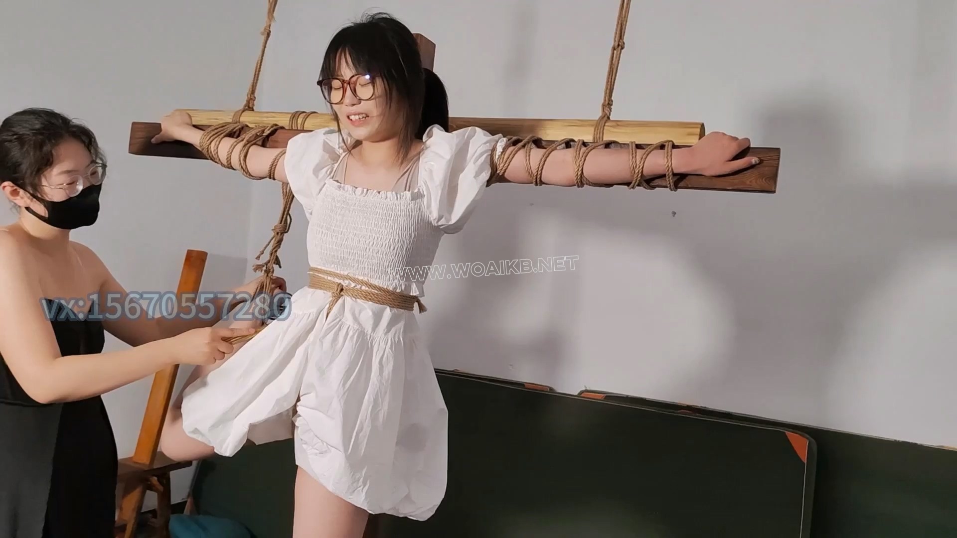 18岁女高中生十字架捆绑，捆绑，挠痒，玩弄，g潮 预览图