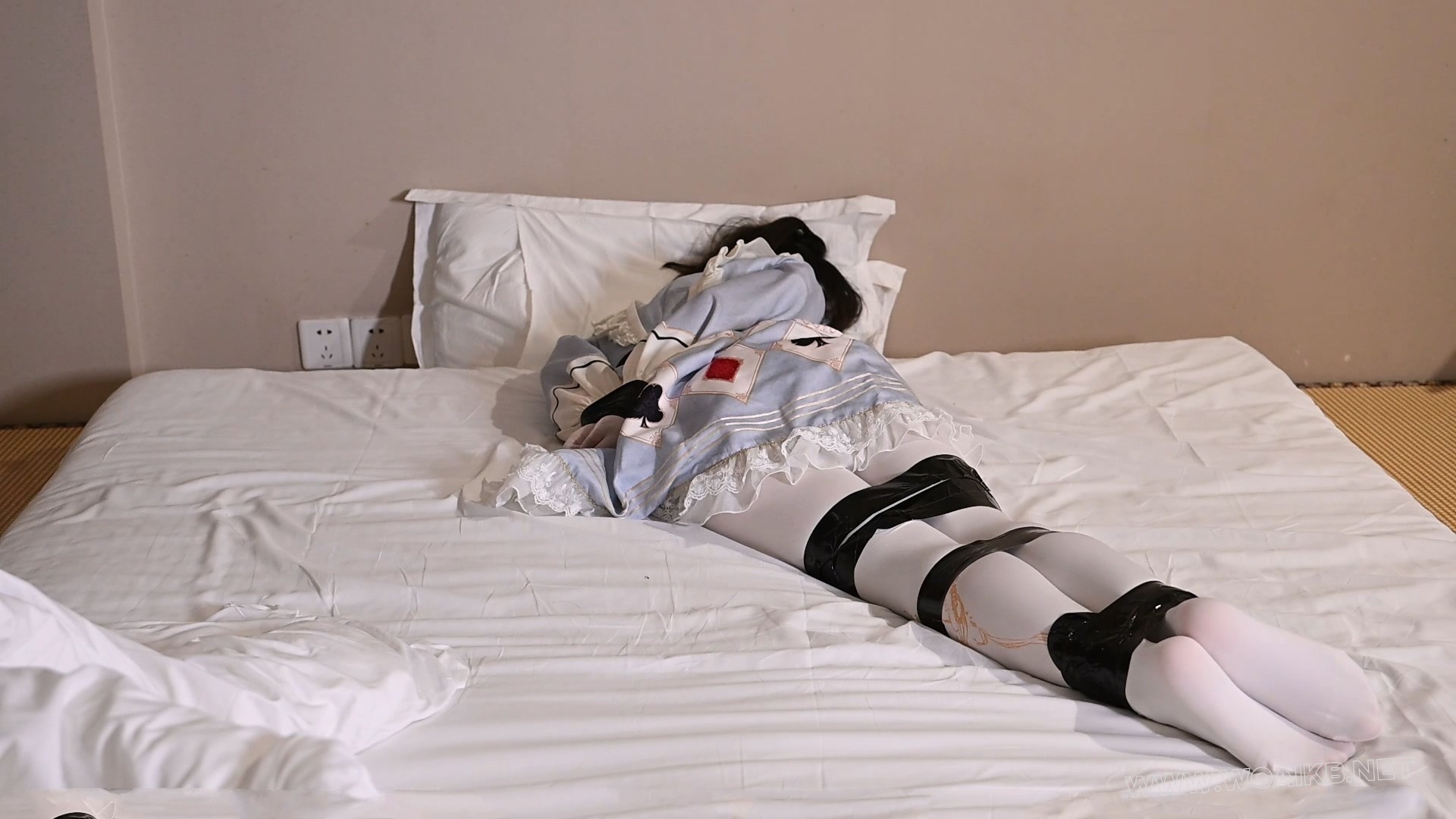 新人妹子Lolita捆绑初体验 预览图