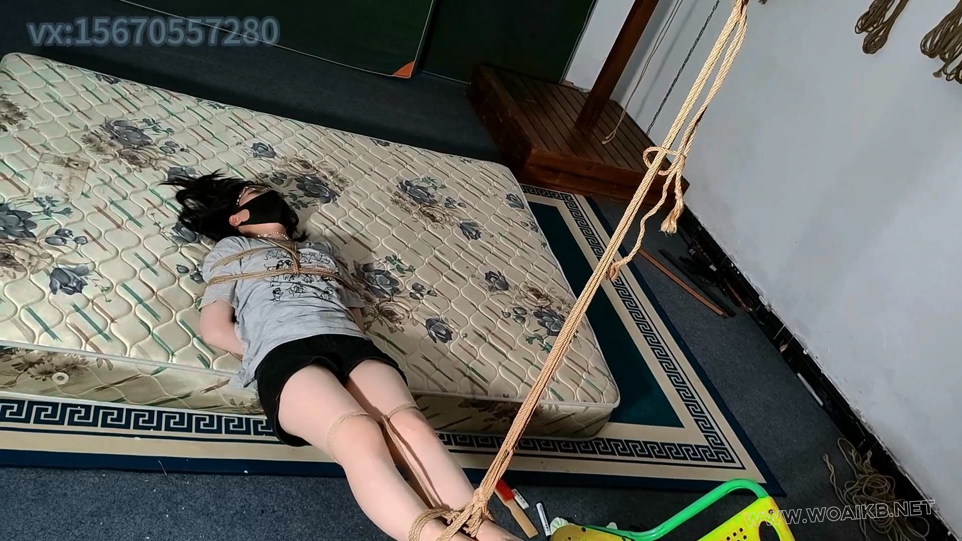 十八岁女高中生被捆绑后感受各种工具的玩脚，挠脚心，痛苦与快乐并存的GC，迎接GC 预览图