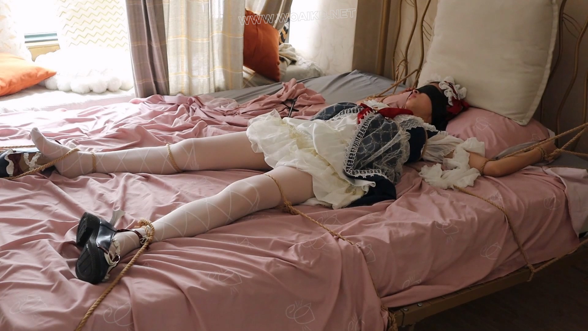 白雪公主的落难日记 绝对纯真的处女指令，当公主被骗绑到床上，开始用玩具调教懵懂 预览图