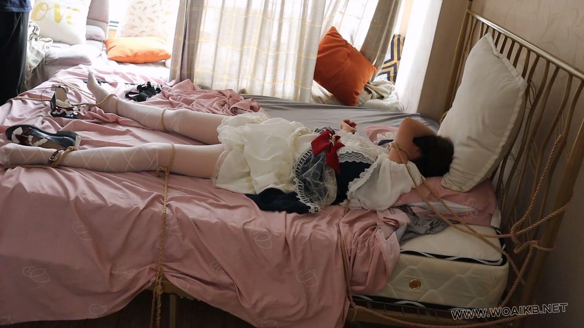 白雪公主的落难日记 绝对纯真的处女指令，当公主被骗绑到床上，开始用玩具调教懵懂 预览图