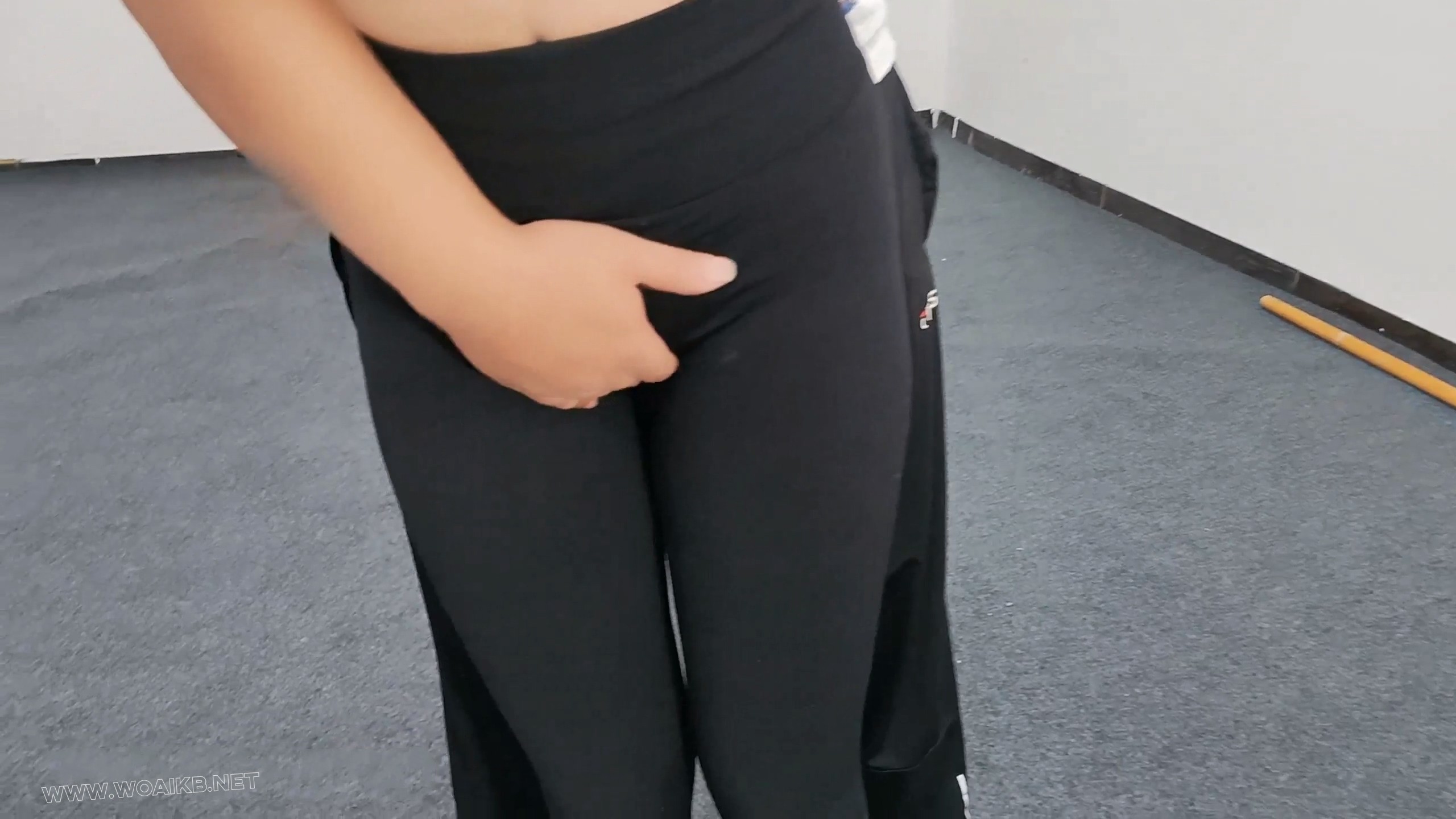 十八岁女高从一开始的的害羞腼腆纯情到如今的逐渐放开 预览图