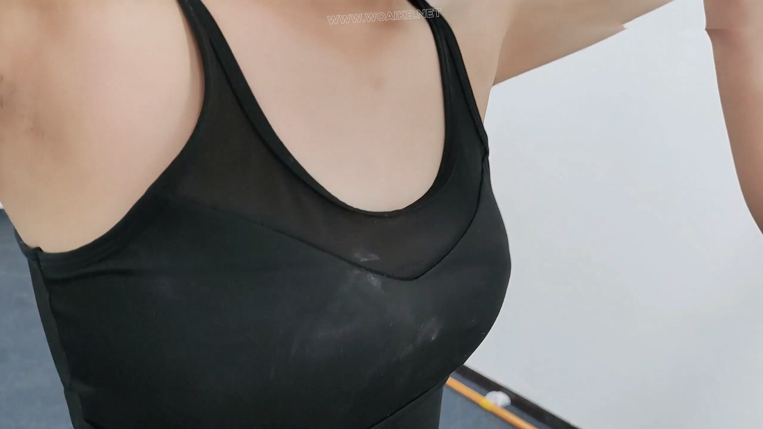 十八岁女高从一开始的的害羞腼腆纯情到如今的逐渐放开 预览图