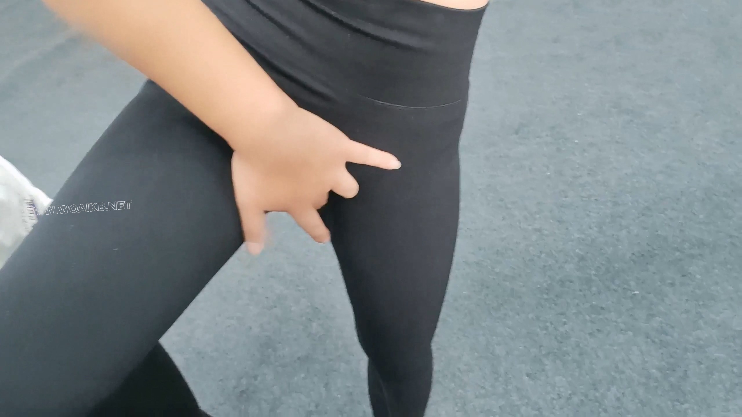 十八岁女高从一开始的的害羞腼腆纯情到如今的逐渐放开 预览图