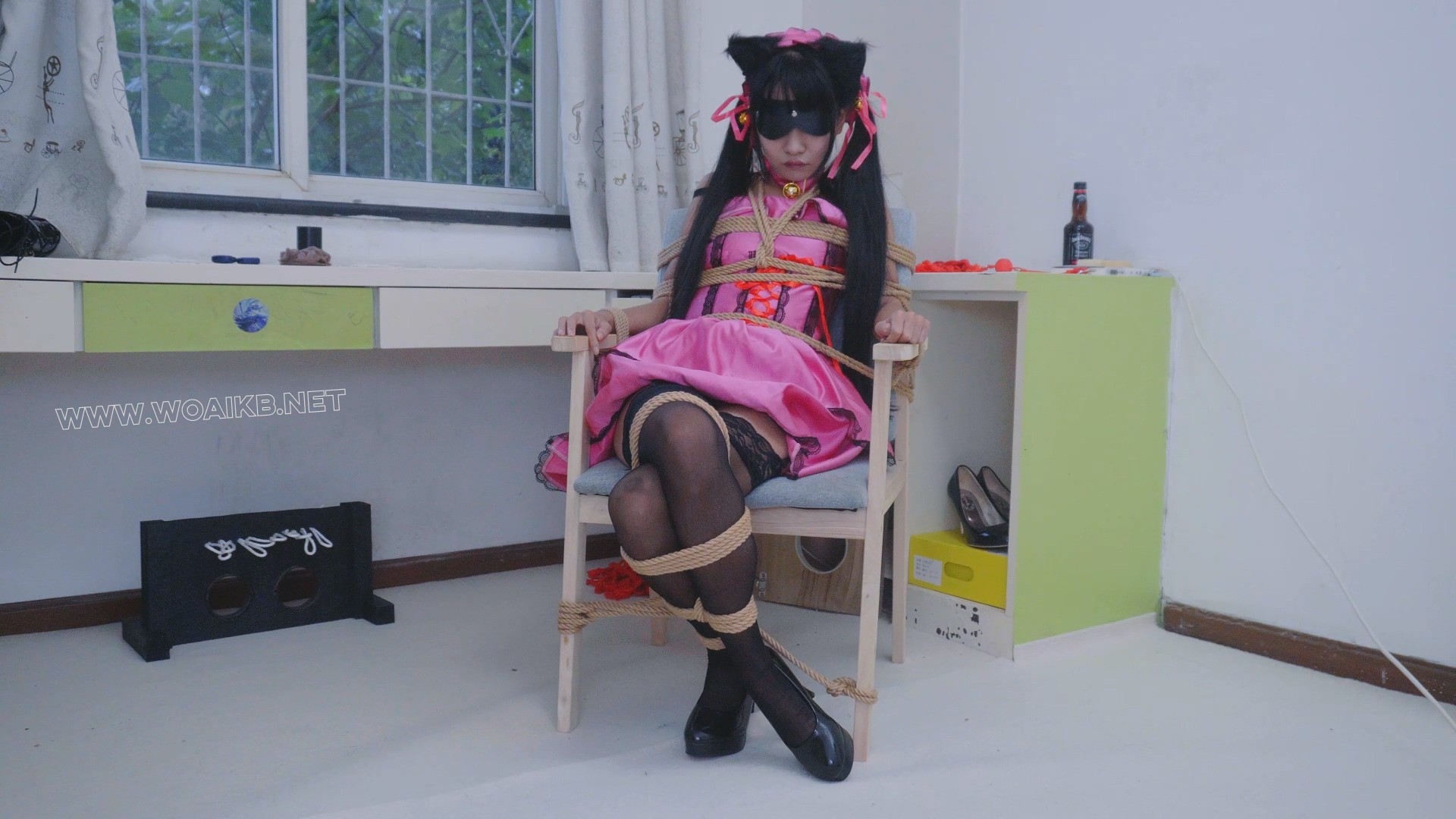 时崎狂三COS猫娘睡裙捆绑调教，猫耳吊带黑丝高跟鞋。 预览图