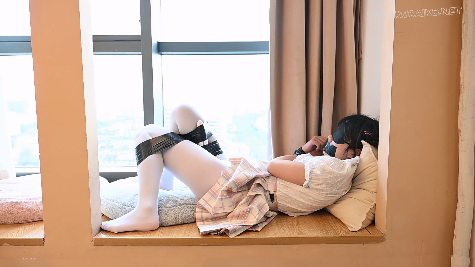 白丝少女飘窗TJ游戏 预览图