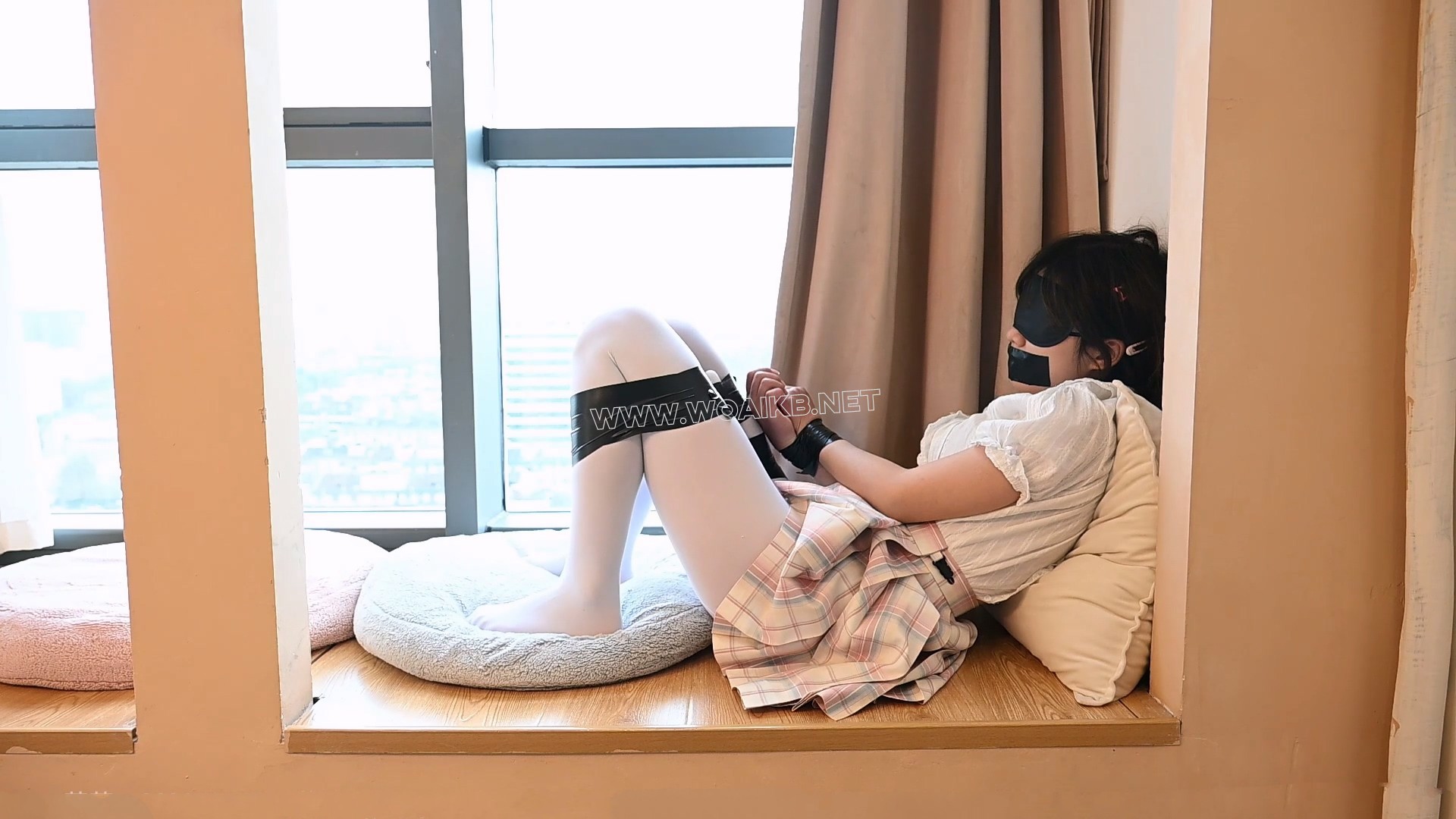 白丝少女飘窗TJ游戏 预览图