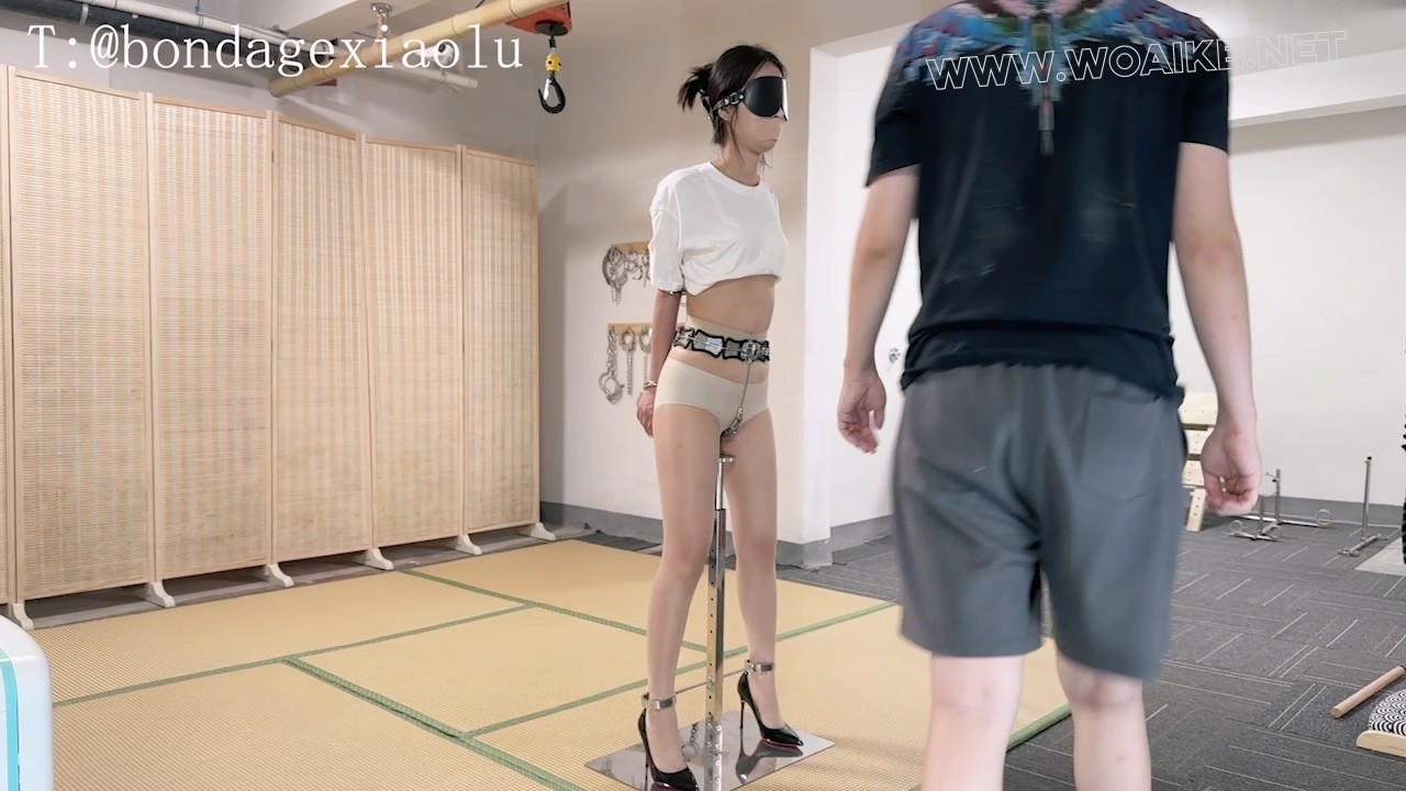 贞操带 分腿固定 筋膜枪X架墙高，最后问她湿了没，我一摸全都是水 预览图