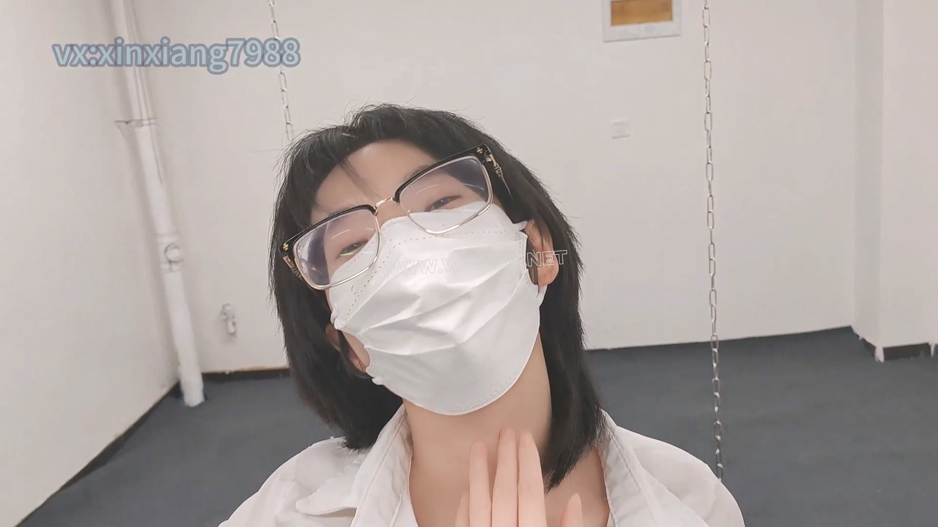 女生被绑在椅子上，无法动弹，挠痒揉捏。娇喘连连，声音让人控制不住自己 预览图