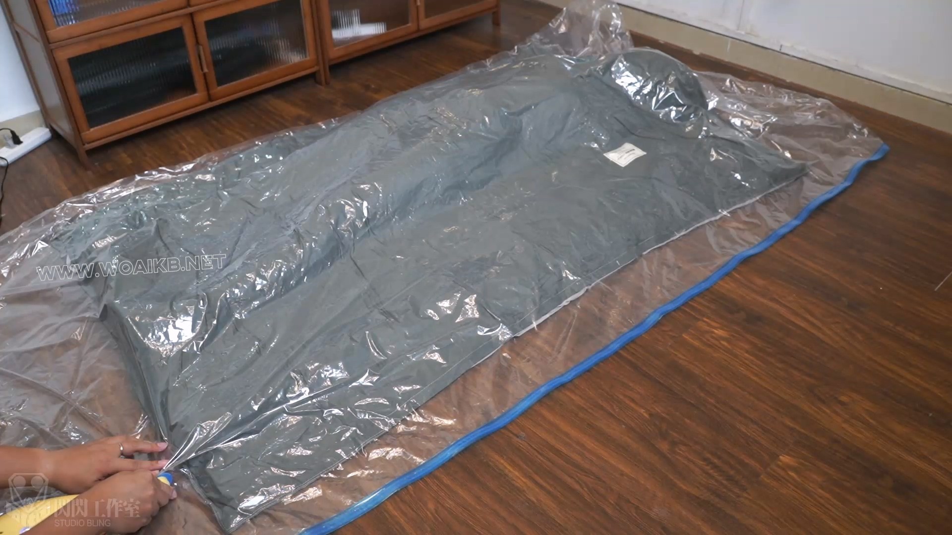 中秋的旗袍小姐姐进行万物皆可真空压缩试炼 六次的抽气虚脱头痛出现幻觉 预览图
