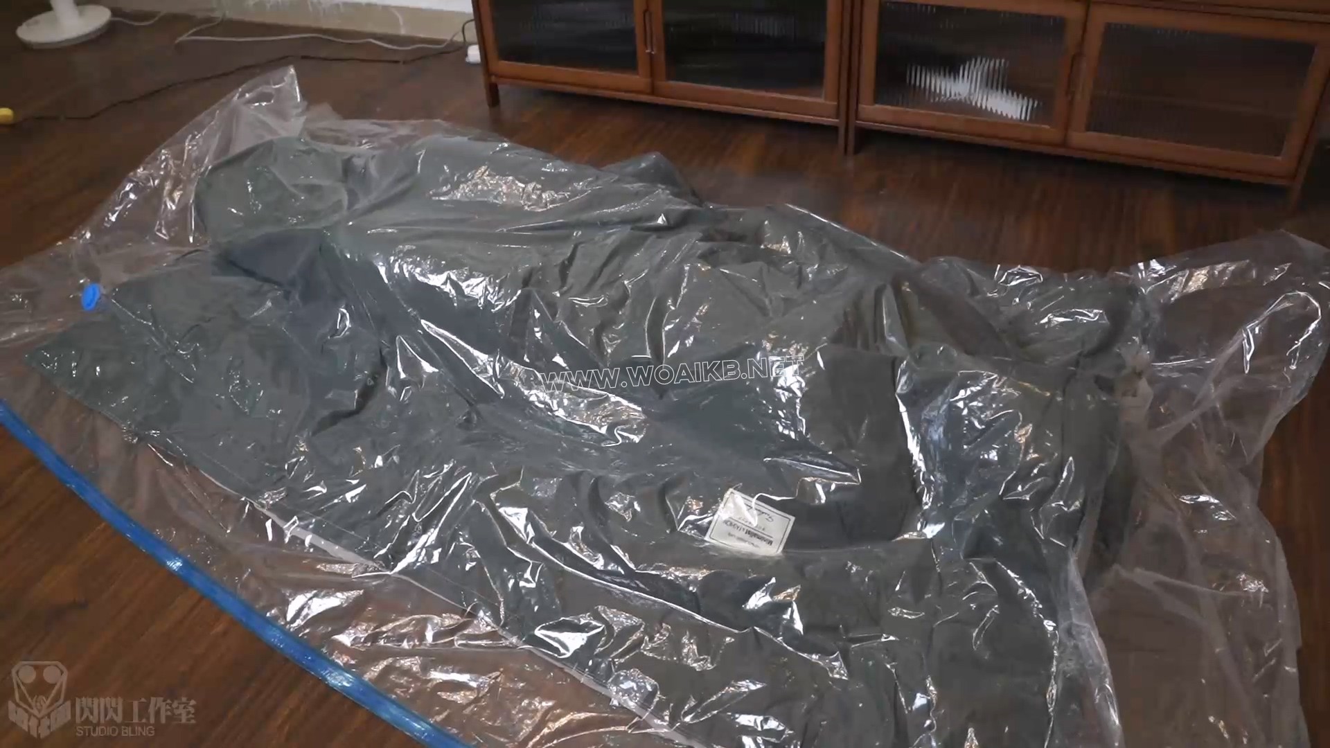 中秋的旗袍小姐姐进行万物皆可真空压缩试炼 六次的抽气虚脱头痛出现幻觉 预览图