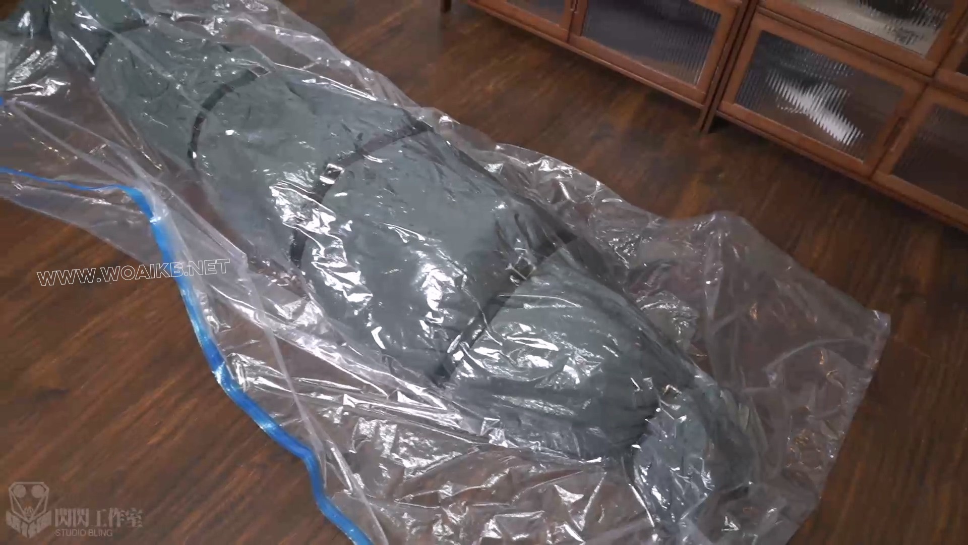 中秋的旗袍小姐姐进行万物皆可真空压缩试炼 六次的抽气虚脱头痛出现幻觉 预览图
