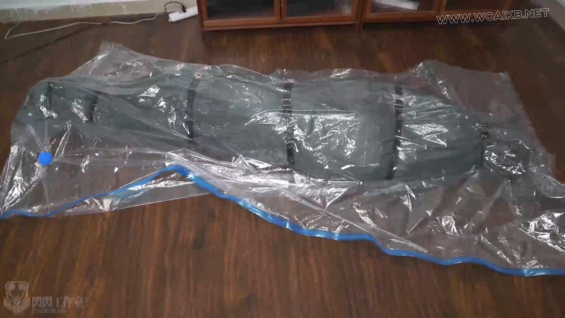 中秋的旗袍小姐姐进行万物皆可真空压缩试炼 六次的抽气虚脱头痛出现幻觉 预览图