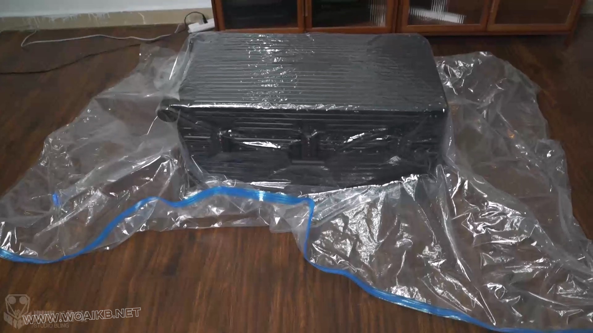 中秋的旗袍小姐姐进行万物皆可真空压缩试炼 六次的抽气虚脱头痛出现幻觉 预览图