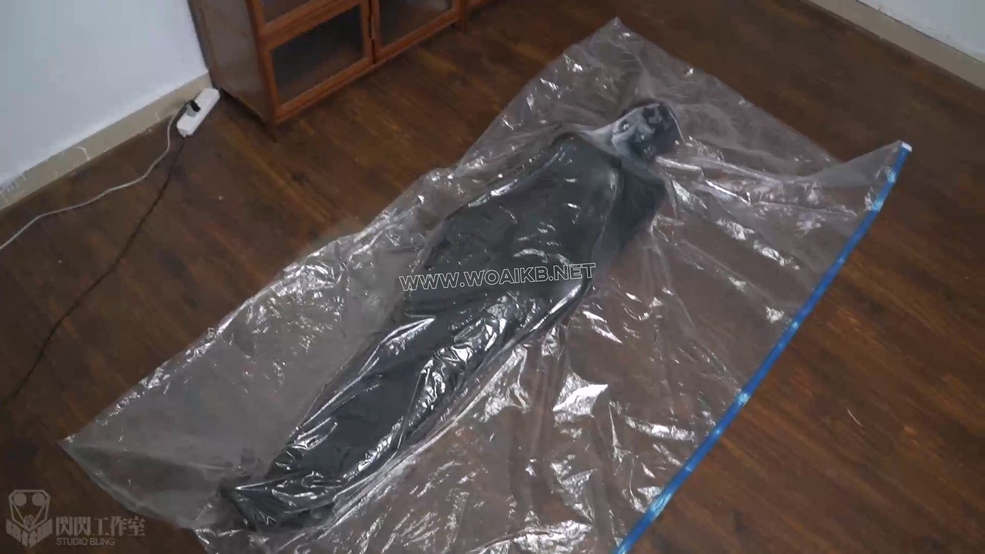 中秋的旗袍小姐姐进行万物皆可真空压缩试炼 六次的抽气虚脱头痛出现幻觉 预览图