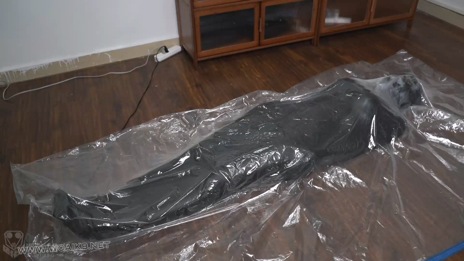 中秋的旗袍小姐姐进行万物皆可真空压缩试炼 六次的抽气虚脱头痛出现幻觉 预览图