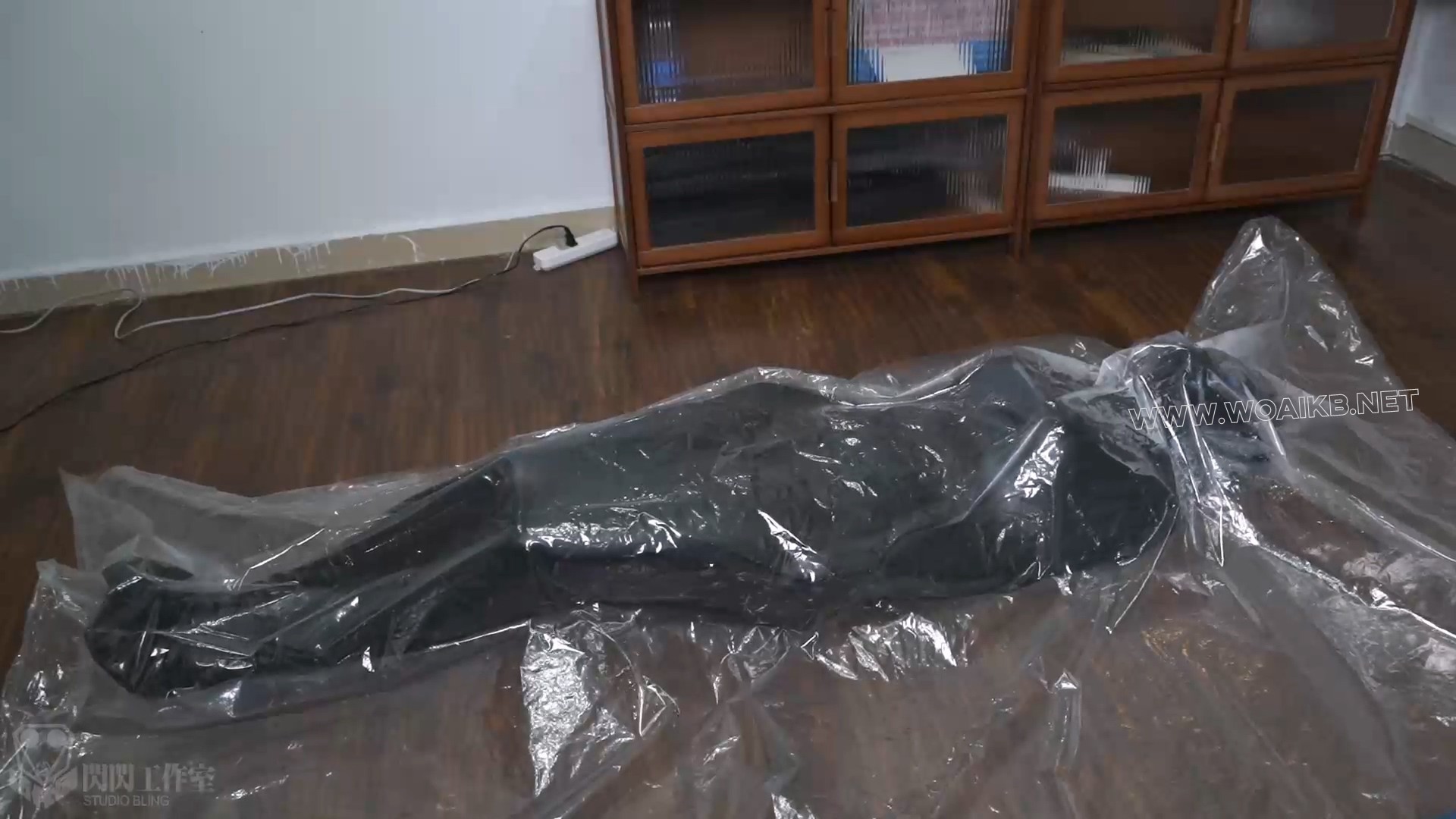 中秋的旗袍小姐姐进行万物皆可真空压缩试炼 六次的抽气虚脱头痛出现幻觉 预览图