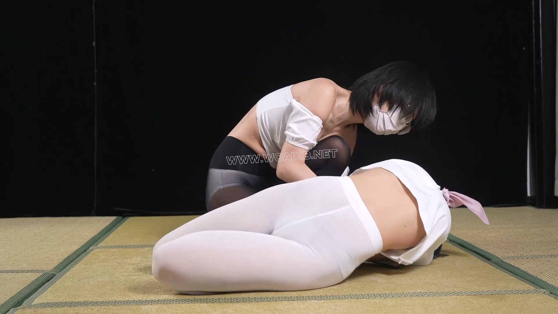 嗷嗷 小0-女调女黑丝vs白丝，驷马贴贴 ，上下其手，嗷嗷你怎么哪里都摸！ 预览图