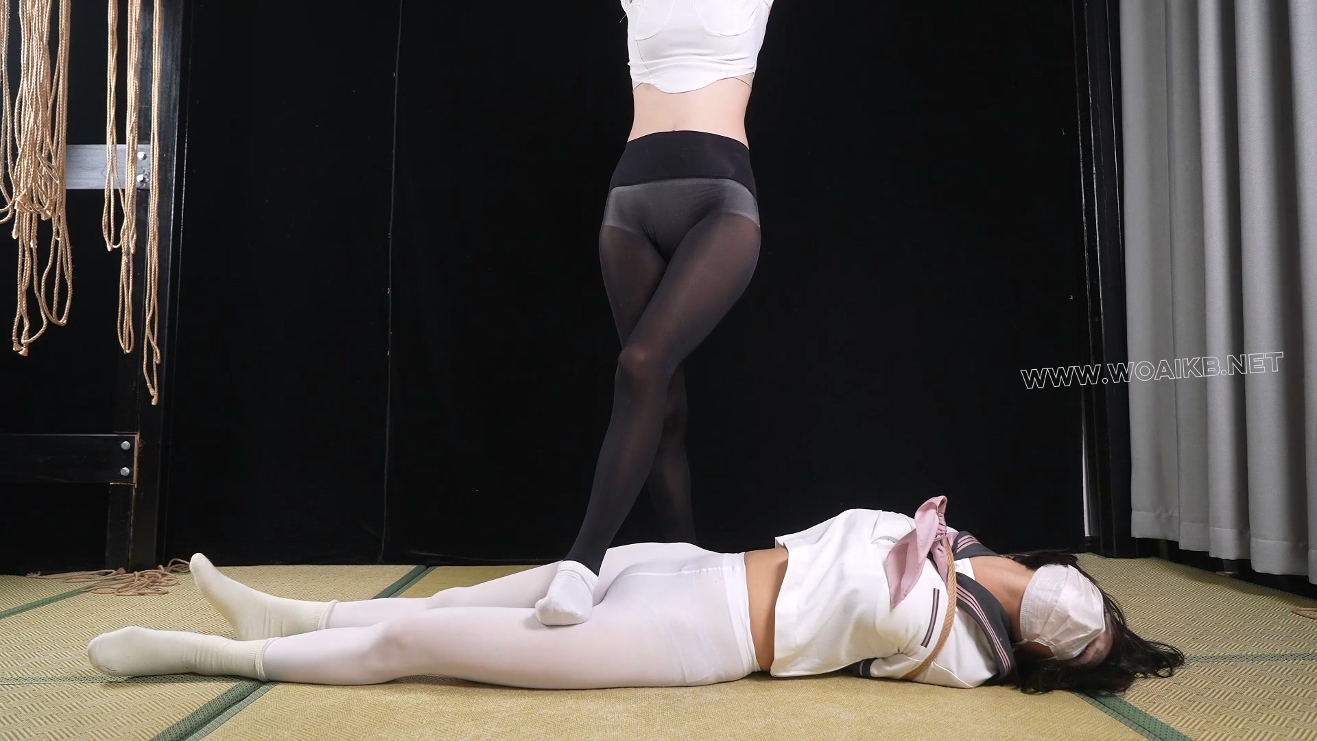 嗷嗷 小0-女调女黑丝vs白丝，驷马贴贴 ，上下其手，嗷嗷你怎么哪里都摸！ 预览图