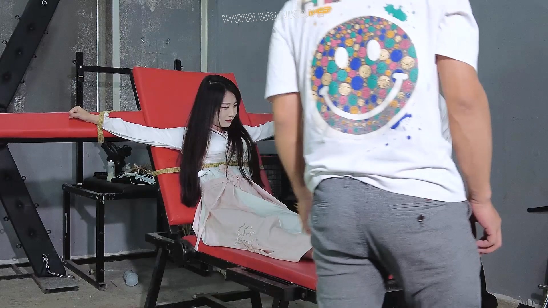 《笑岔气的潘金莲》可谓是妮娜终身难忘的一天,差点笑岔气,直接笑到发飙喊咔喊救命, 预览图