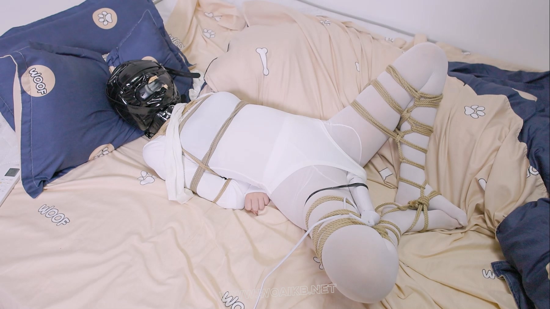 皮质头套上锁 堵嘴鼻子绝闷 棒子墙高抽搐 驷马震动脚心TK 预览图