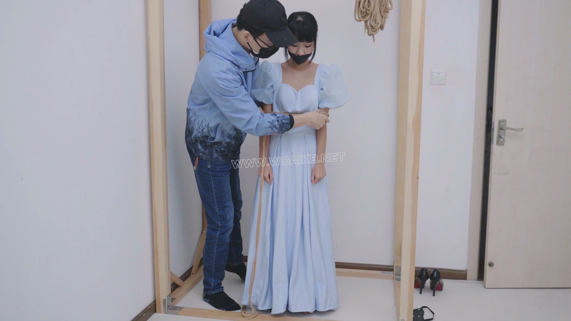 定拍礼服捆绑调教 预览图