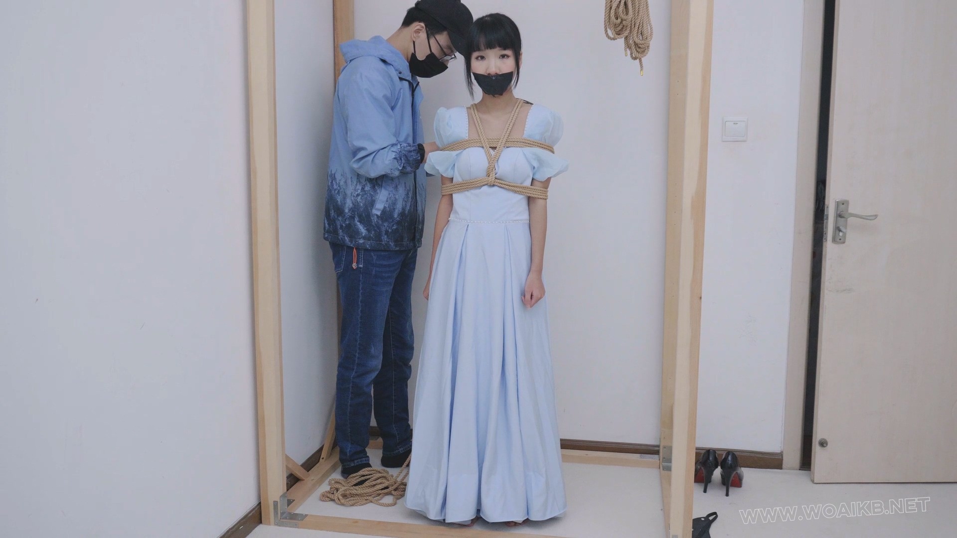 定拍礼服捆绑调教 预览图