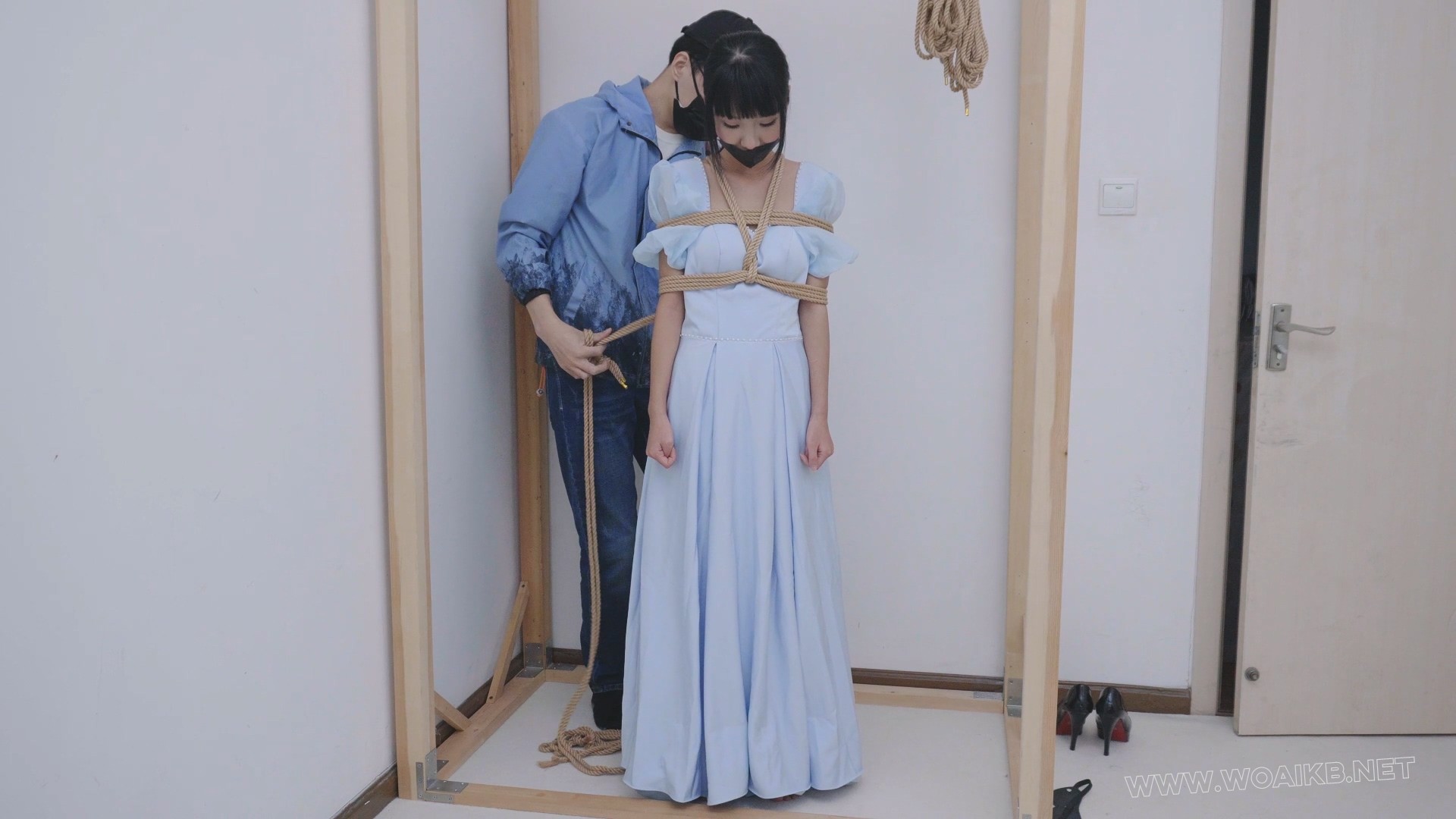 定拍礼服捆绑调教 预览图