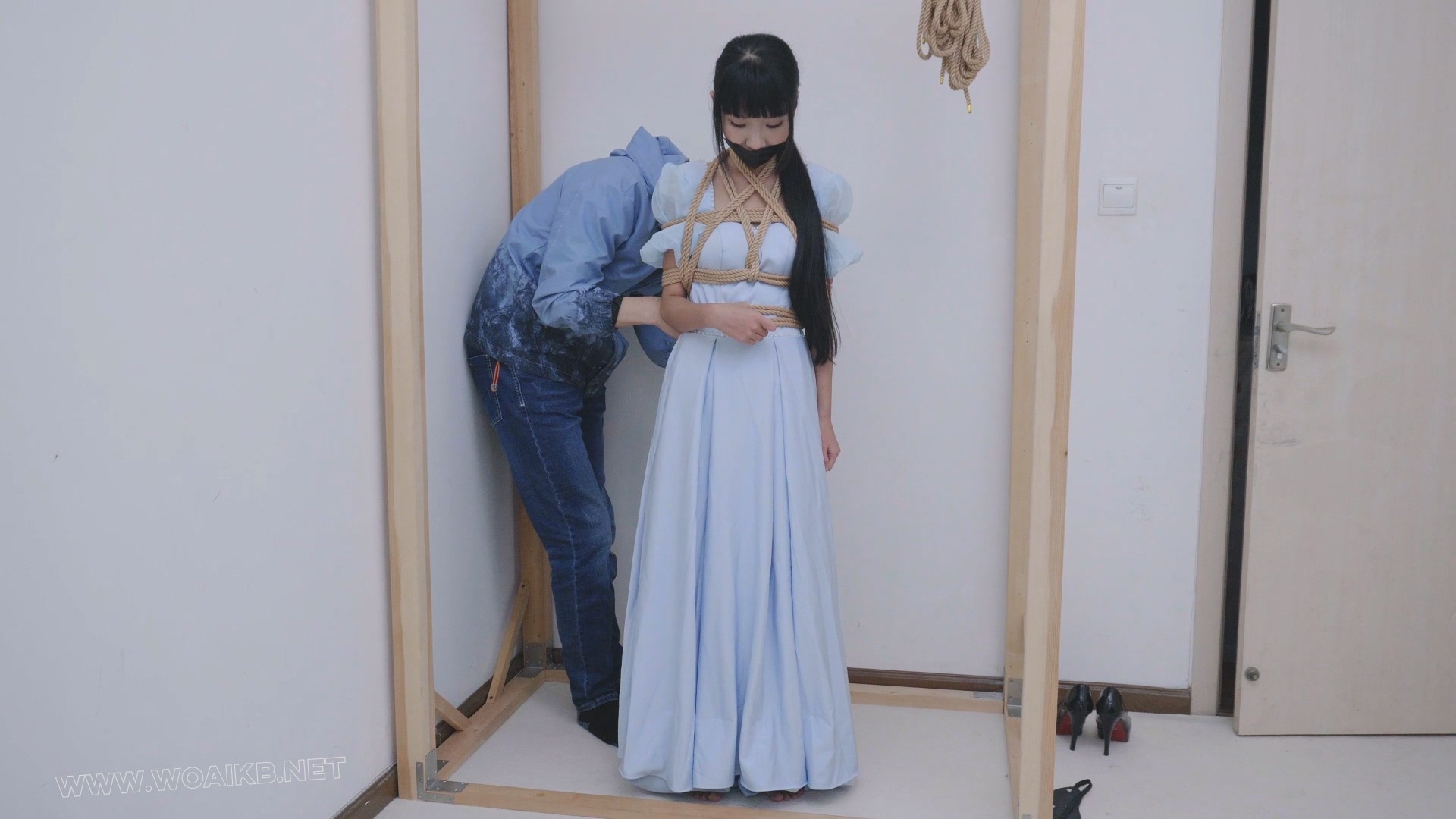 定拍礼服捆绑调教 预览图