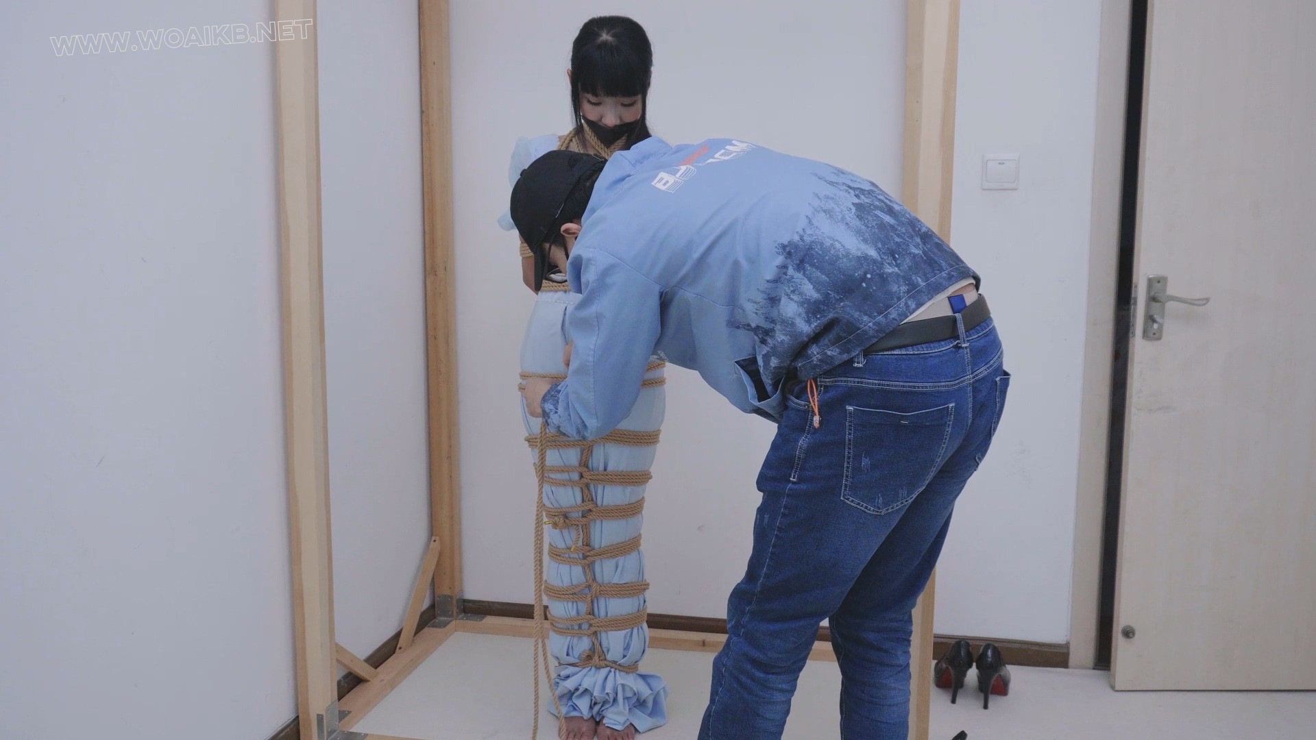 定拍礼服捆绑调教 预览图