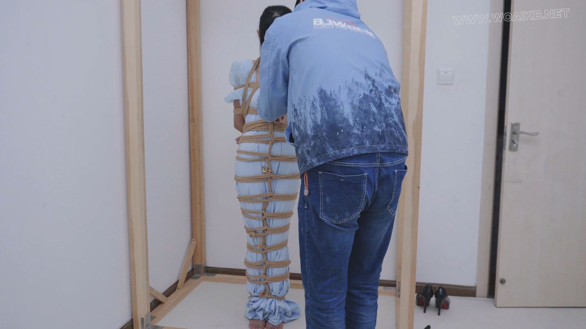 定拍礼服捆绑调教 预览图
