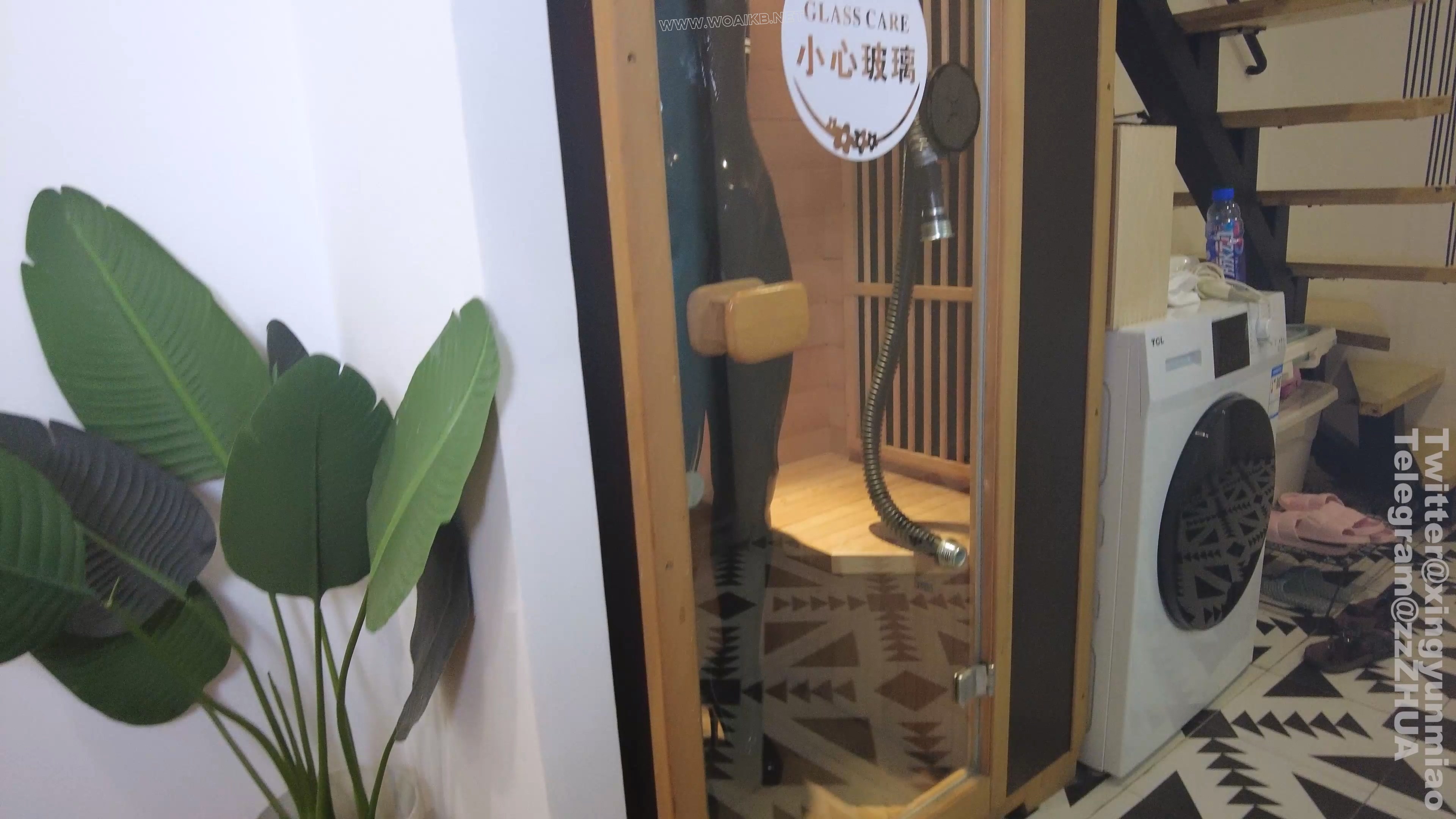 《全包乳胶衣桑拿房呼控闷热play》金属手脚枷，桑拿房调教，严丝密合乳胶衣闷热pla 预览图