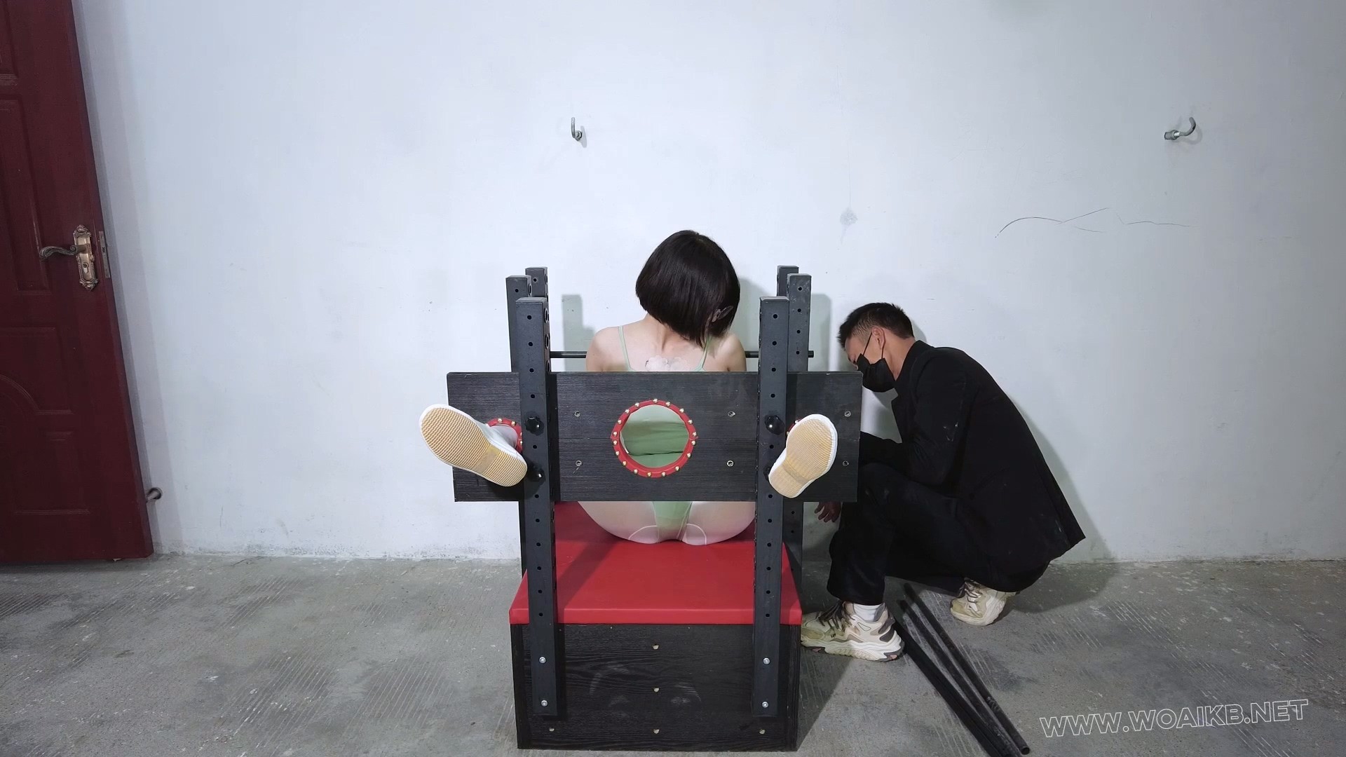 《老师淫威下的三好学生》 颜值在线的在校艺术生声音即甜又软身材更是不用说！棒棒 预览图