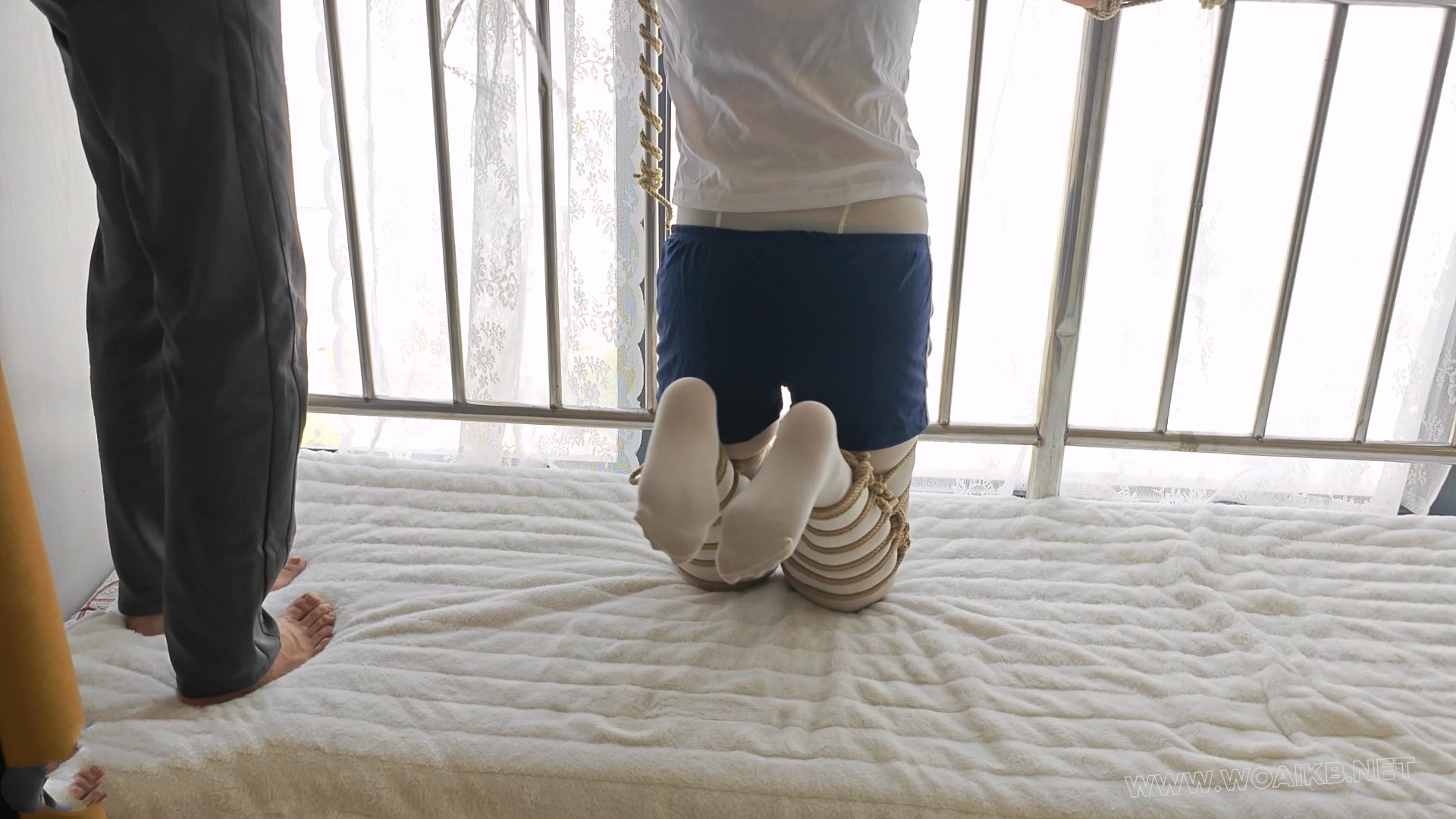 满屏的白丝长腿（续）欢快的白丝小脚 预览图