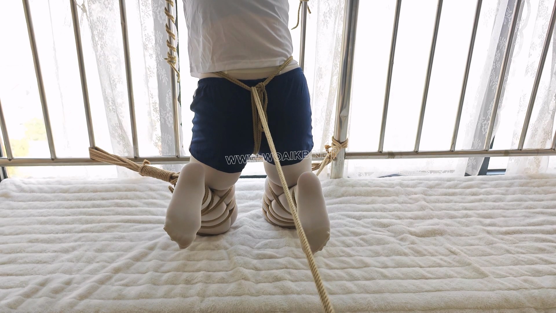 满屏的白丝长腿（续）欢快的白丝小脚 预览图
