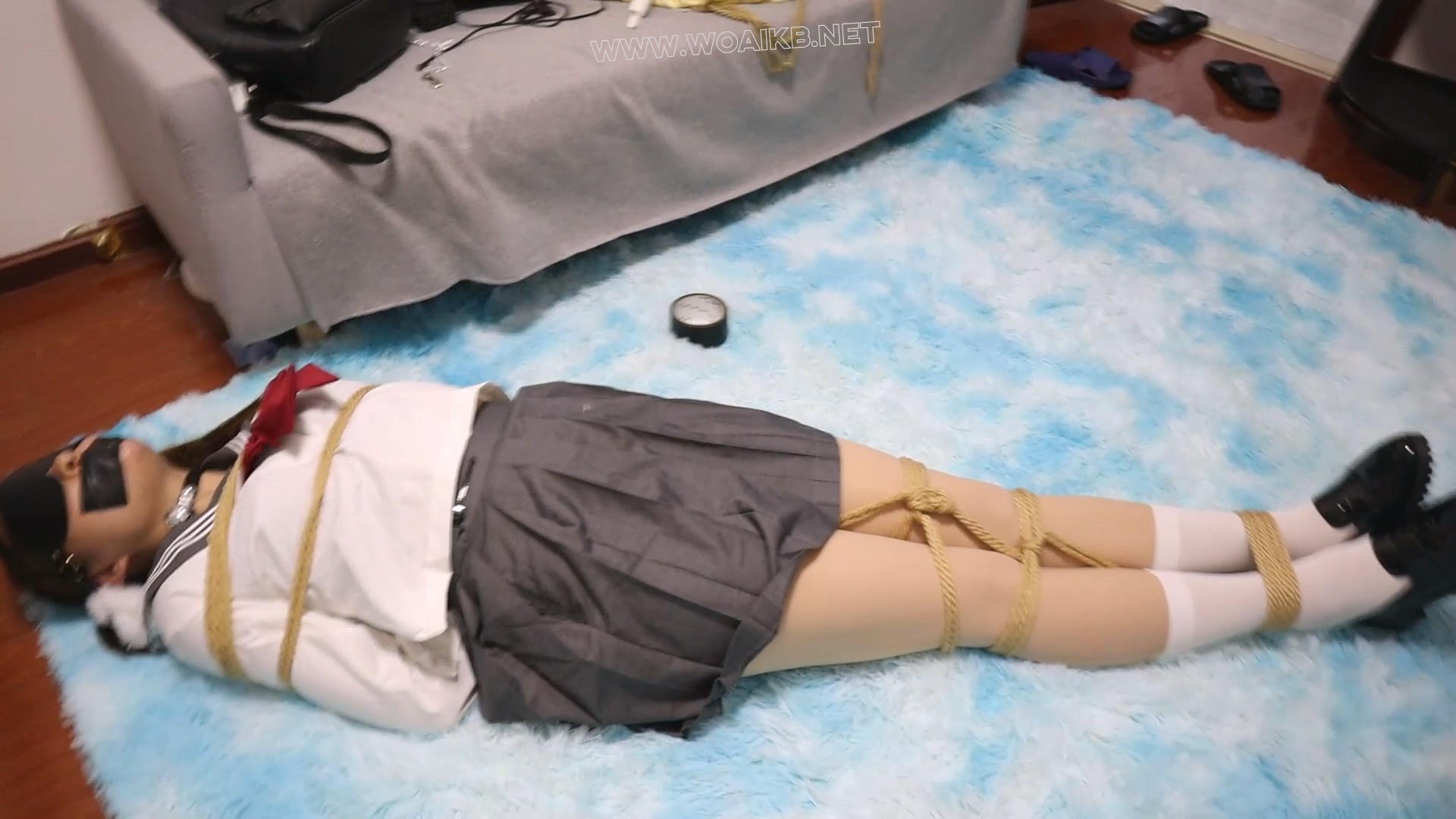 【领玥】这是一个女孩子玥，但是是一个被捆起来强迫放入玩具屈服的女孩子，甩不开 预览图