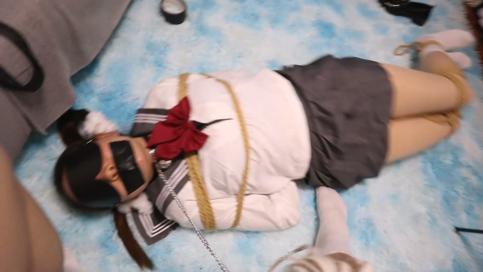 【领玥】这是一个女孩子玥，但是是一个被捆起来强迫放入玩具屈服的女孩子，甩不开 预览图