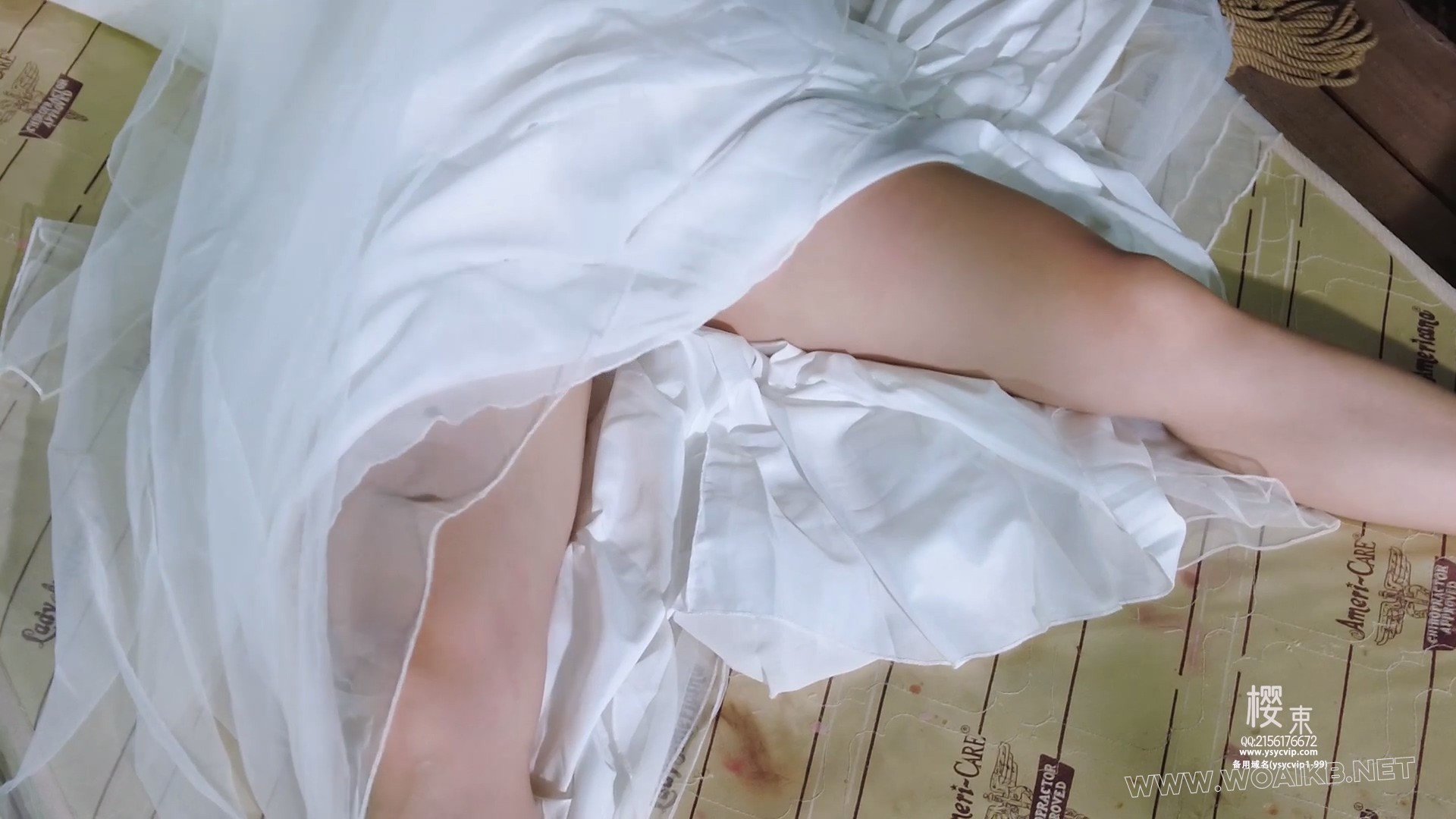 《关押通奸女妃子》古装妃子通奸被抓获关牢房变态审讯！古装白袜牢房大字捆绑变态 预览图