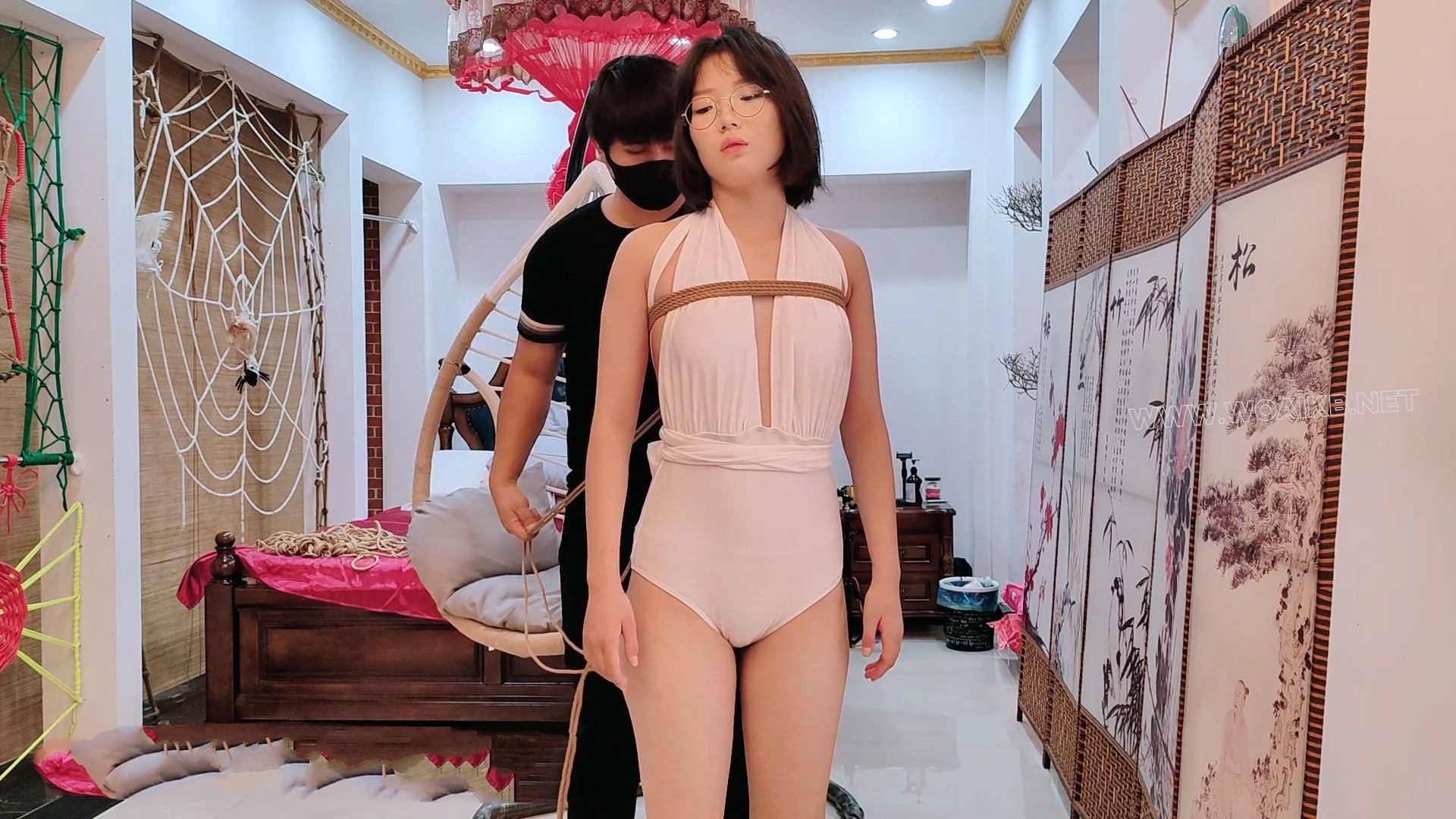 18岁青春女高小北，反差，一脸兴奋的体验绳艺，被玩弄，在羽毛刷的攻势下屈服，想 预览图