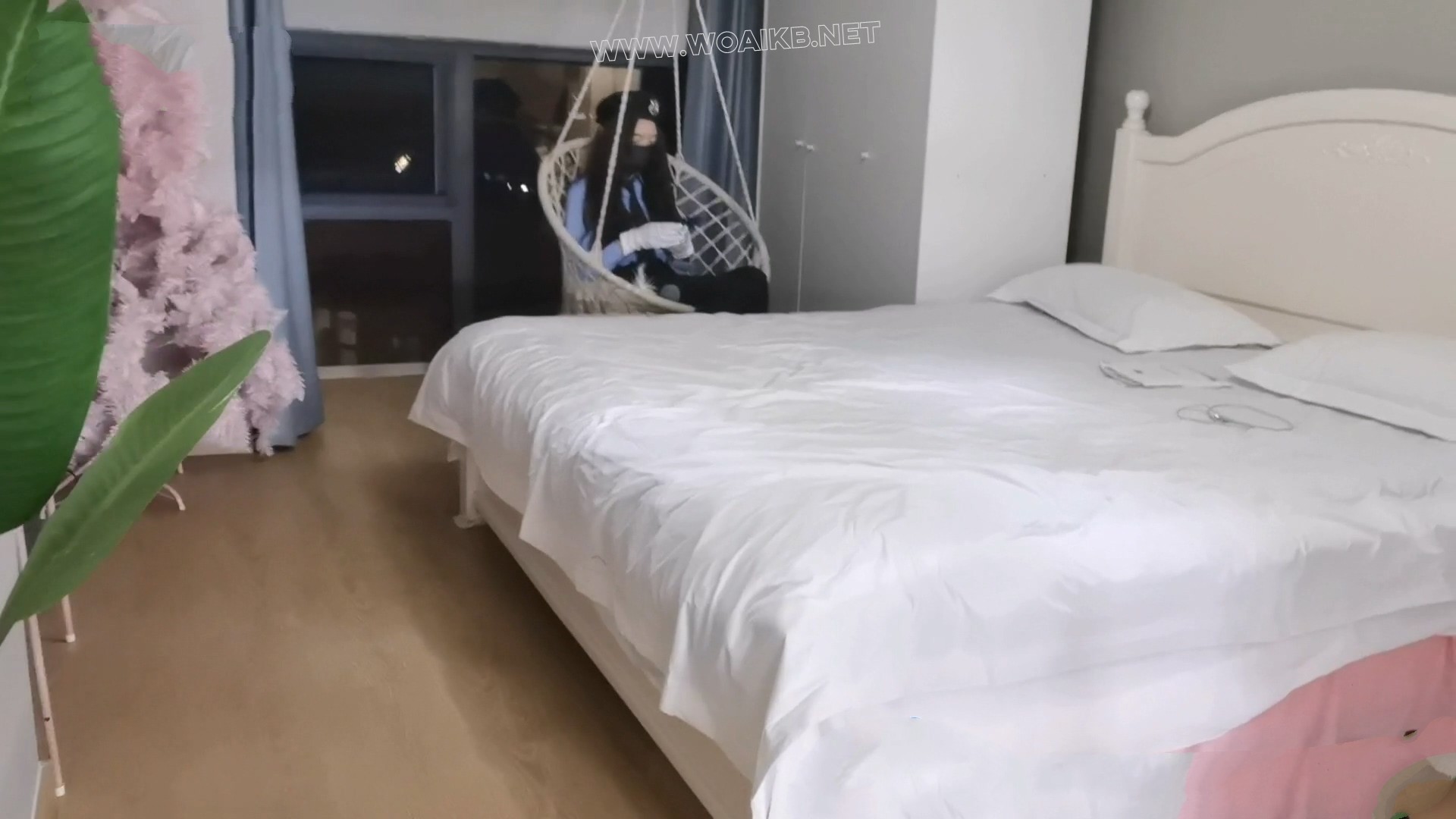 女宝安之劫难 女物业在家喝水， 突然就睡着了，醒来就发现自己 被极限捆绑了。超大 预览图