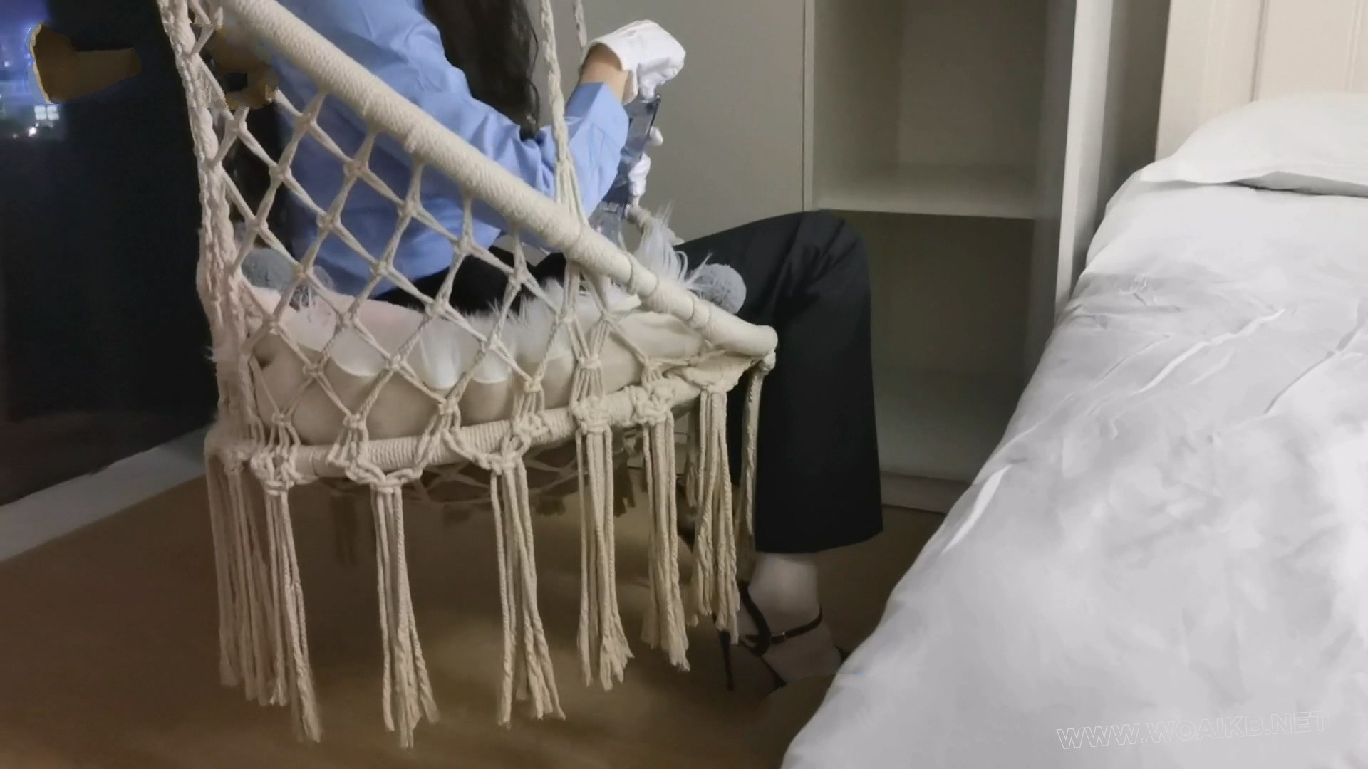 女宝安之劫难 女物业在家喝水， 突然就睡着了，醒来就发现自己 被极限捆绑了。超大 预览图