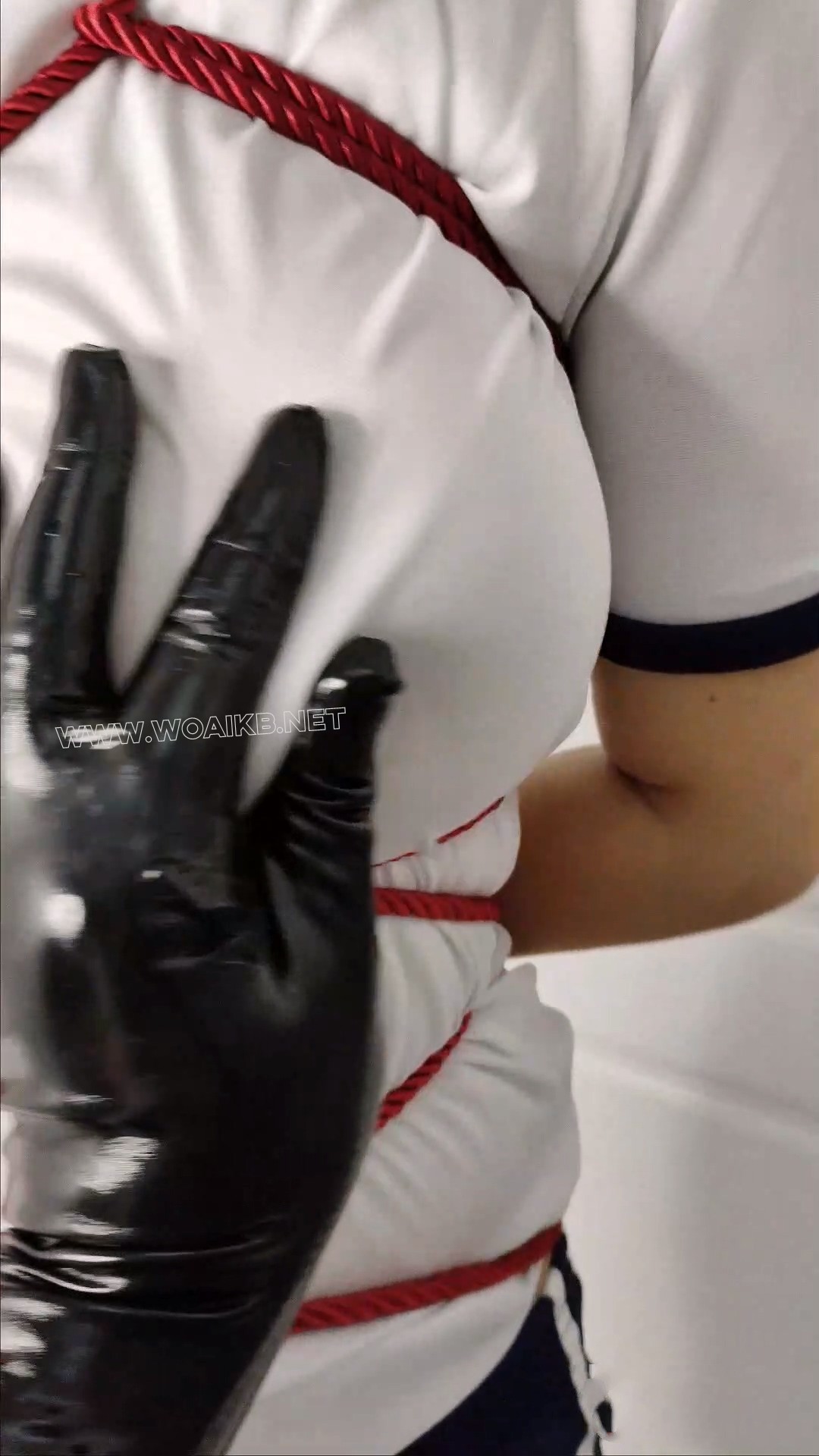 《巨乳少女捆绑调教01》失禁、激凸、真空、强高迭起、快乐蛋、后手吊缚 预览图