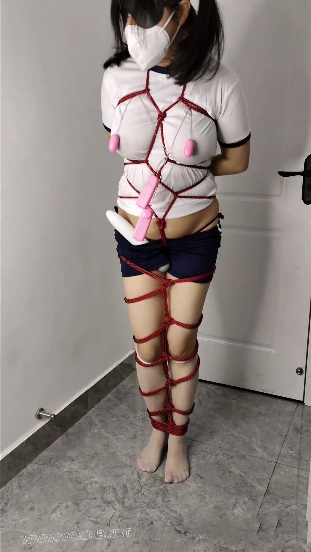 《巨乳少女捆绑调教01》失禁、激凸、真空、强高迭起、快乐蛋、后手吊缚 预览图